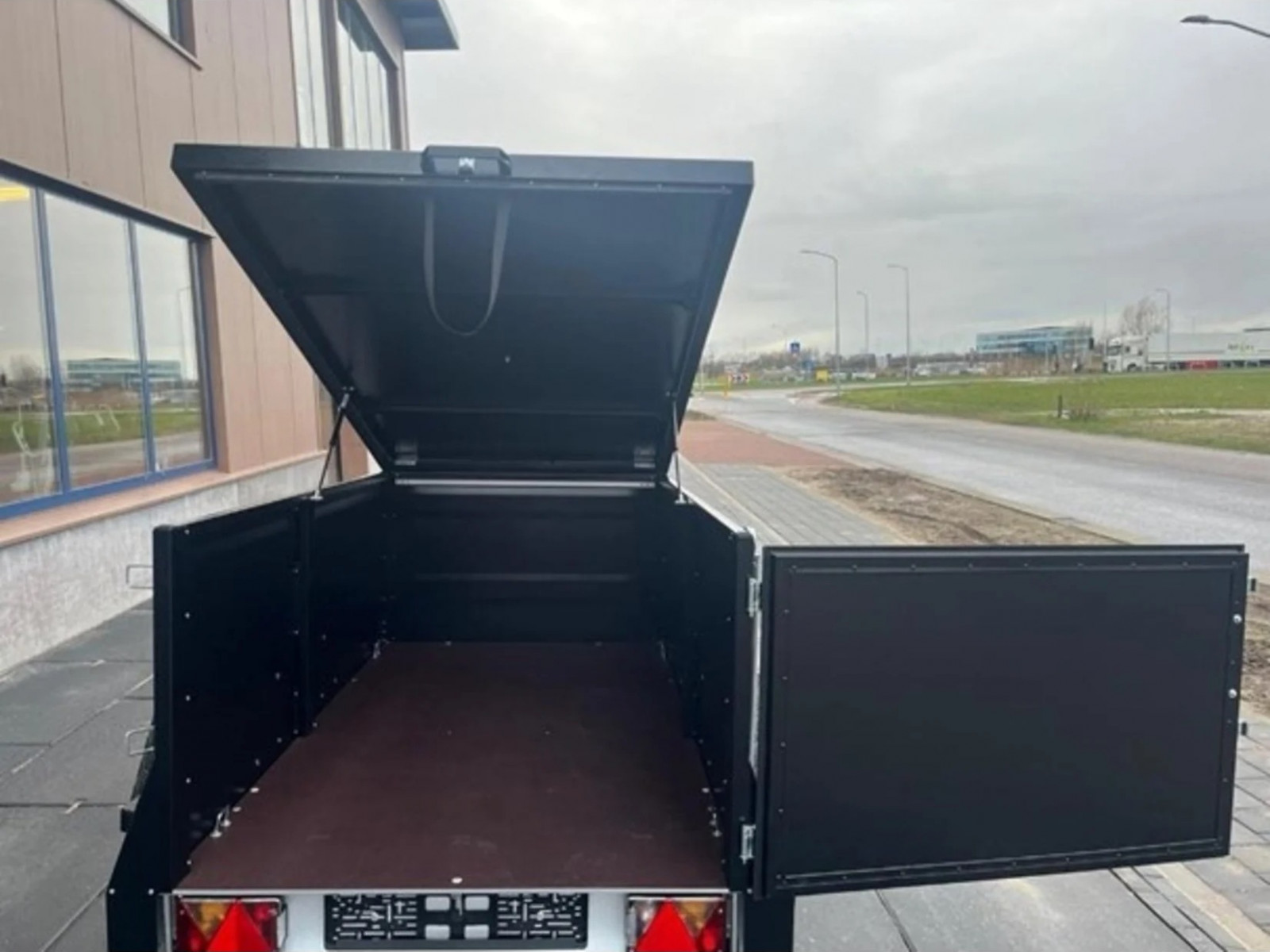 bockmann-eb2-offroad-202x107x72-laadruimte.jpg